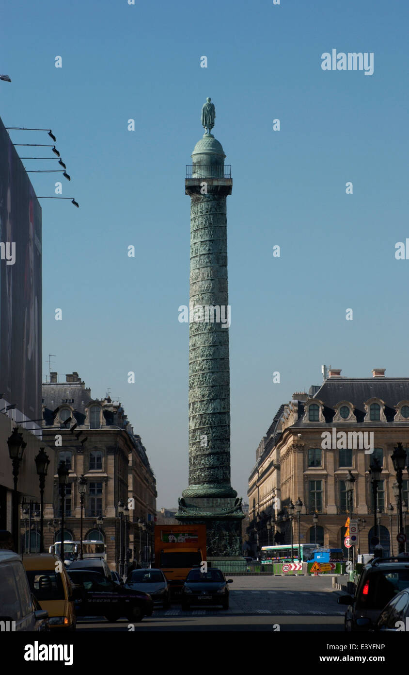 AJAXNETPHOTO. PARIS, FRANCE. - -La colonne colonne Vendôme de bronze de la Place Vendôme. PHOTO:JONATHAN EASTLAND/AJAX Banque D'Images