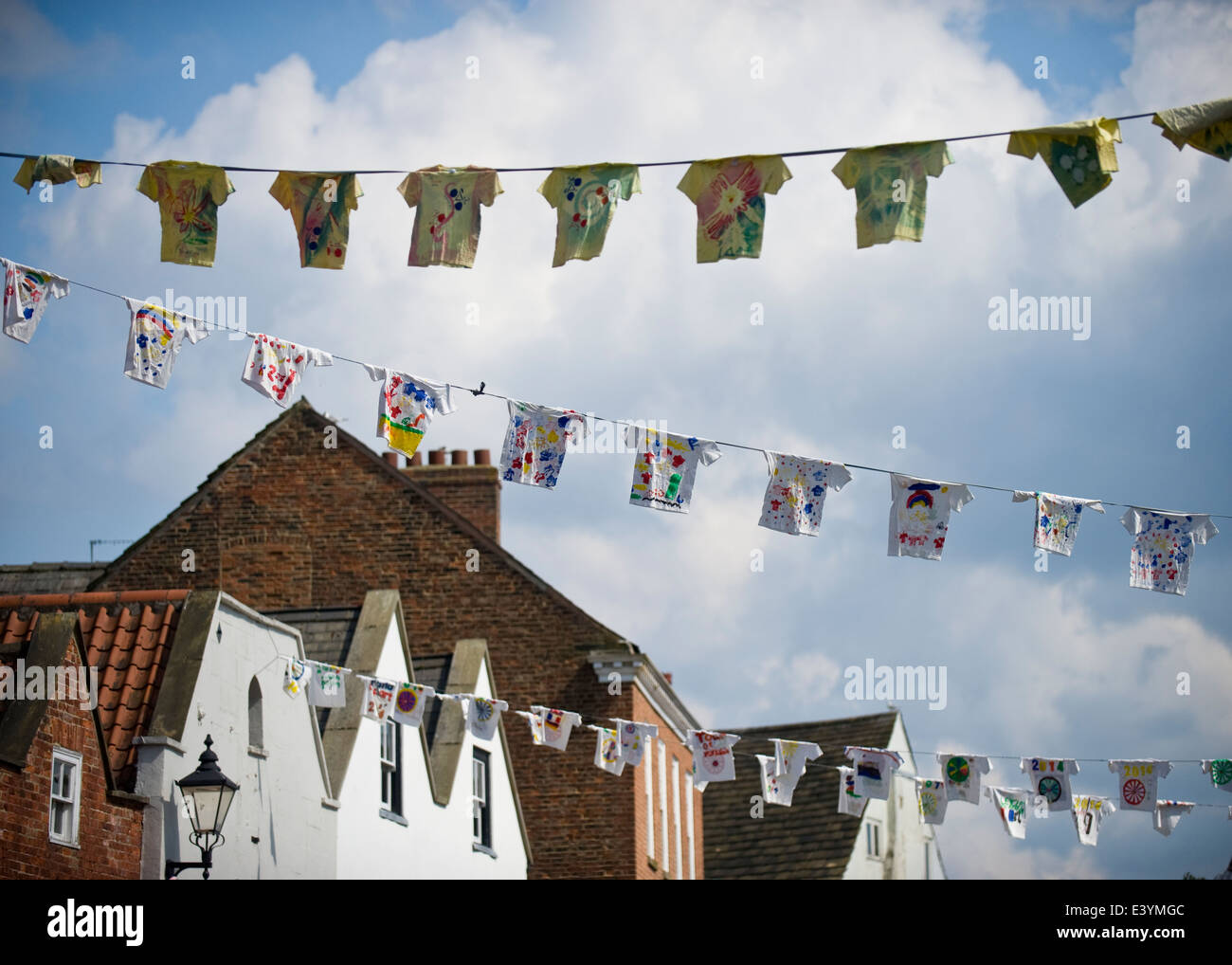 Knaresborough, Yorkshire, d'art pour enfants, Tour de France, le Tour, des scènes de rue, des décorations, banderoles, Banque D'Images