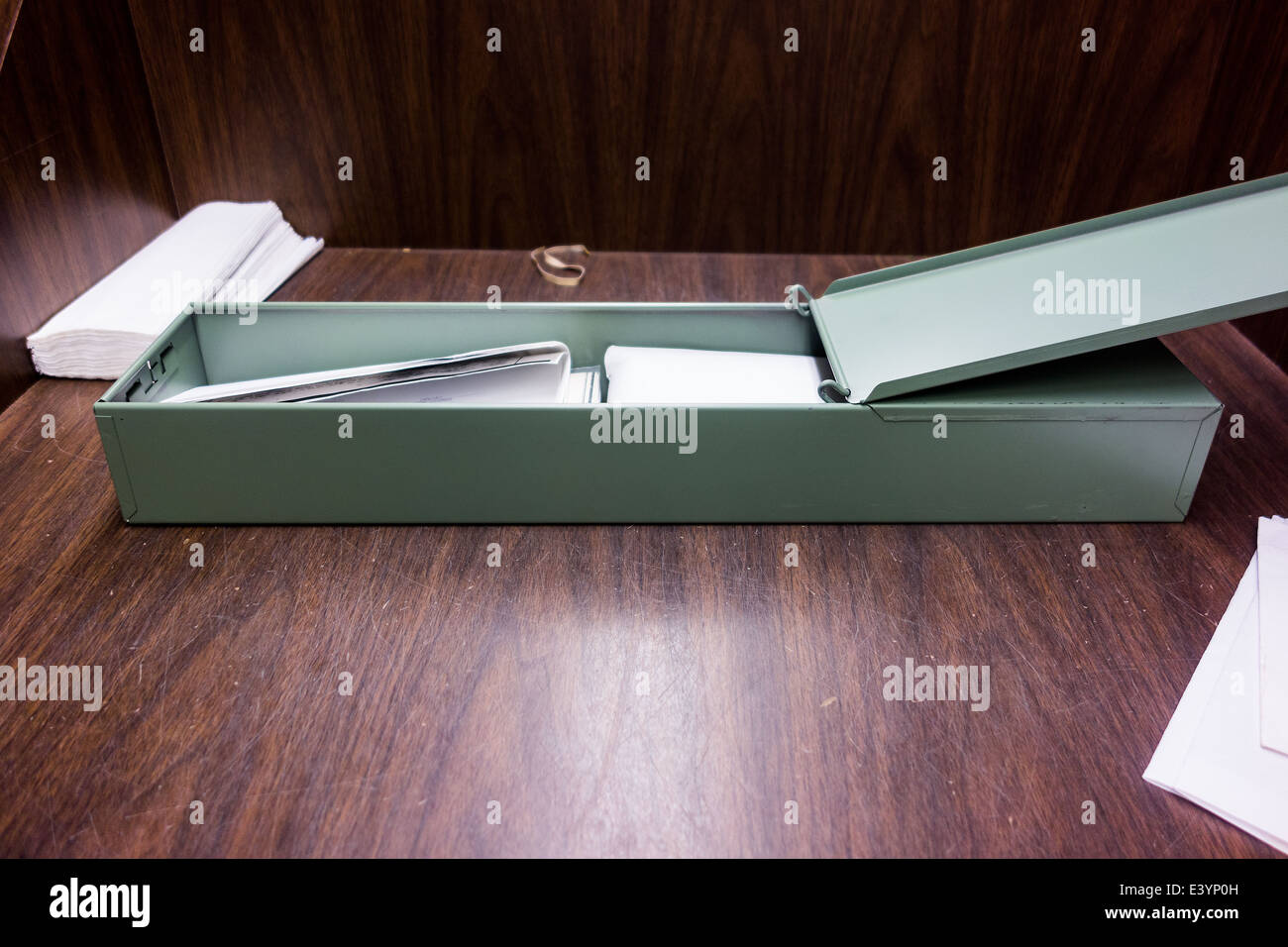 Ouvrir un coffre-fort dans une chambre forte, USA. Banque D'Images