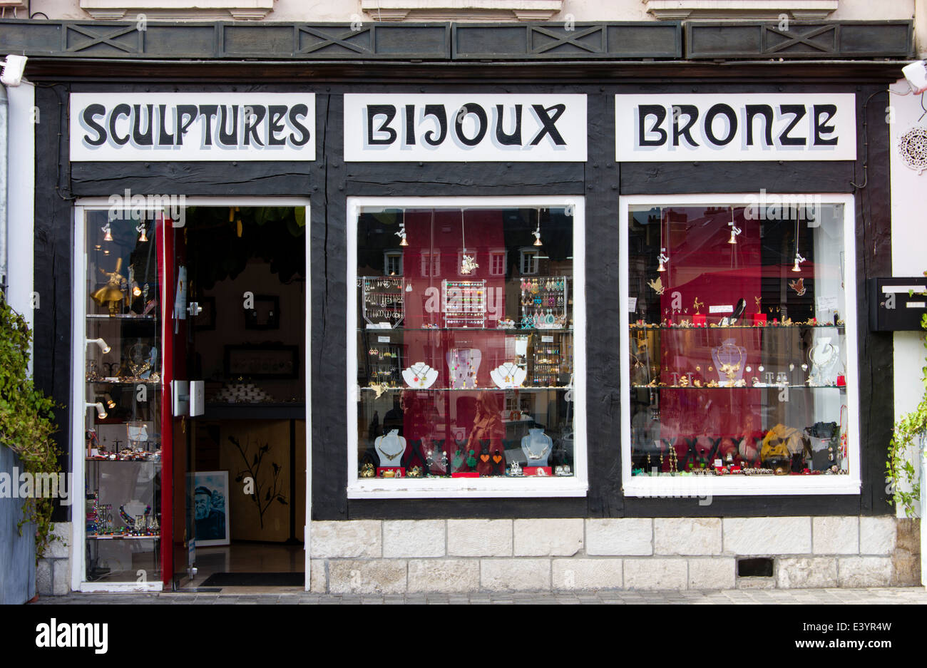 Boutique de bijoux et de bronze sculpture à Honfleur, Normandie, France  Photo Stock - Alamy