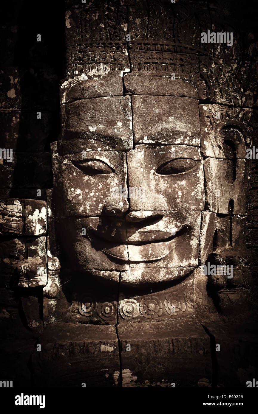 L'architecture khmer ancien. Visages de Bouddha sculptée énorme temple Bayon à Angkor Wat complexe, Siem Reap, Cambodge Banque D'Images