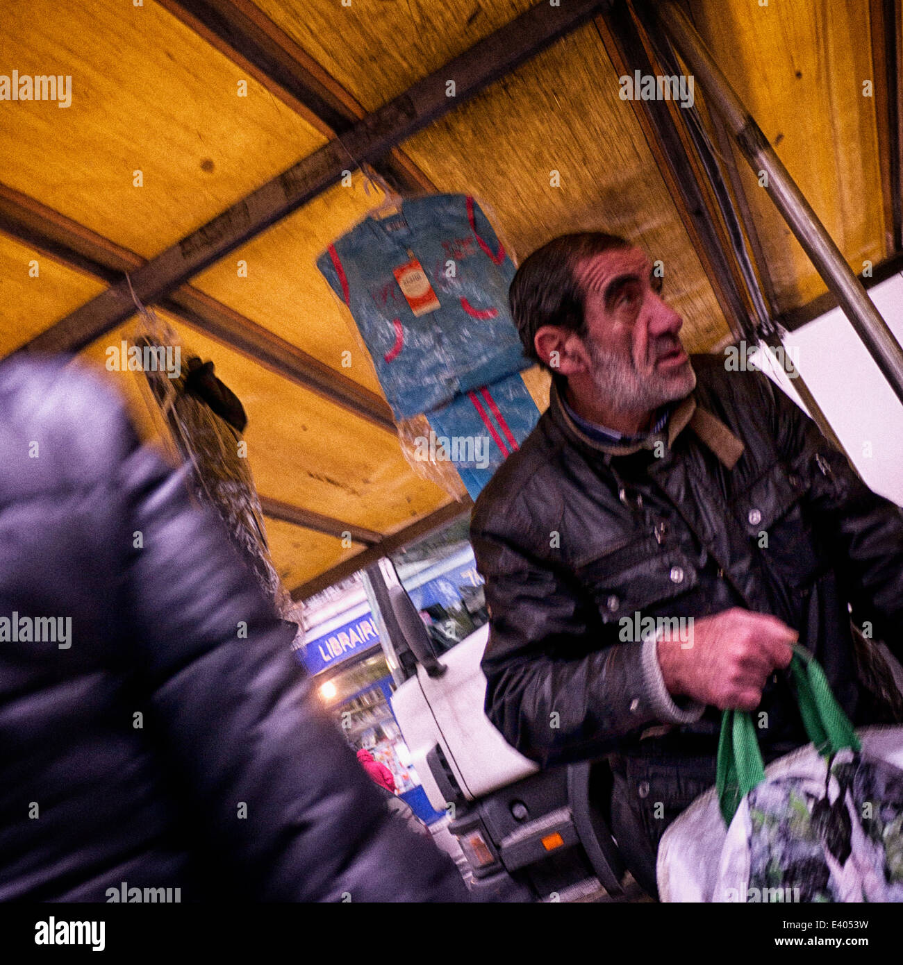 Rue de Ménilmontant dans le 20e arrondissement de Paris Banque D'Images
