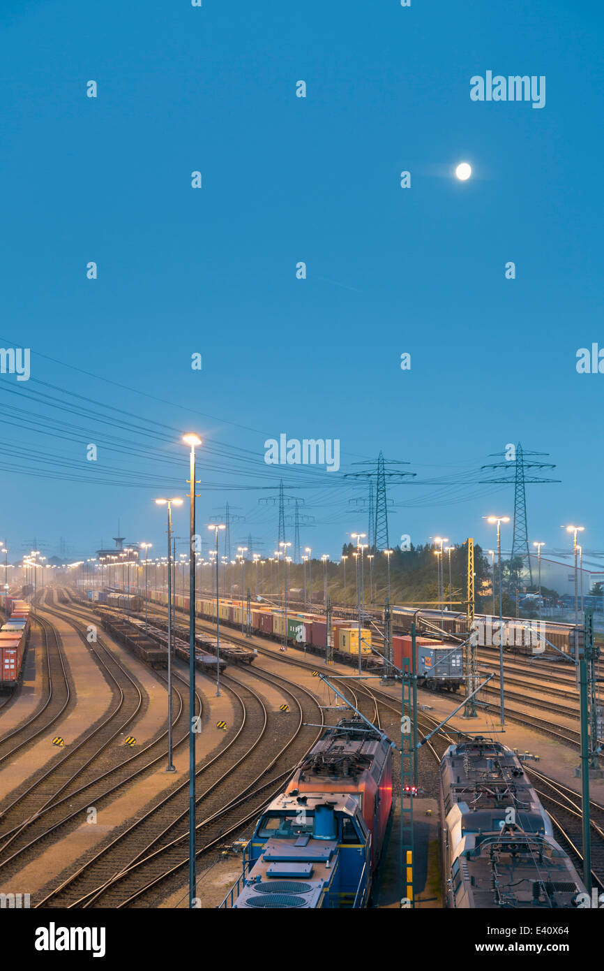 Allemagne, Hambourg, gare de triage à Altenwerder nuit Banque D'Images