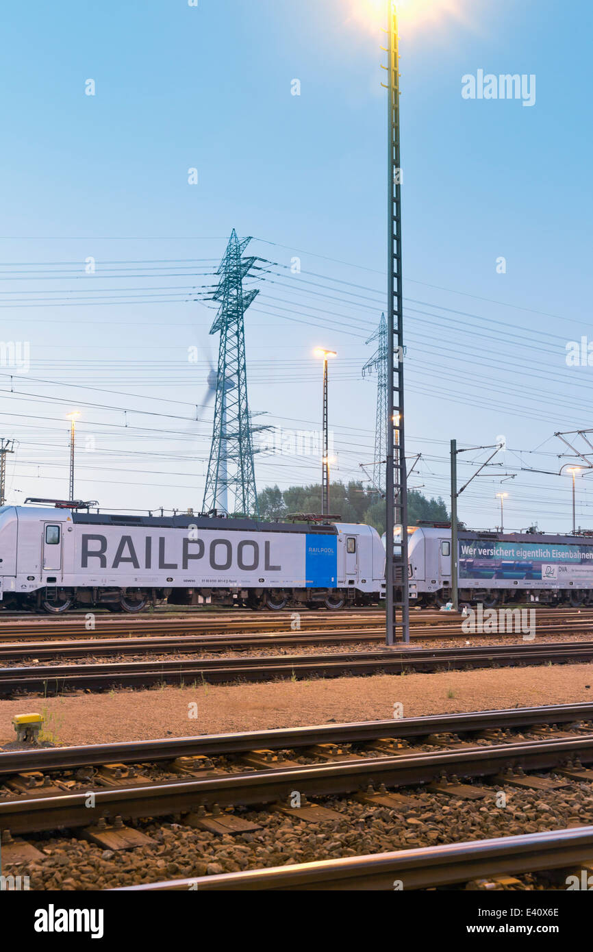 Allemagne, Hambourg, gare de triage à Altenwerder nuit Banque D'Images