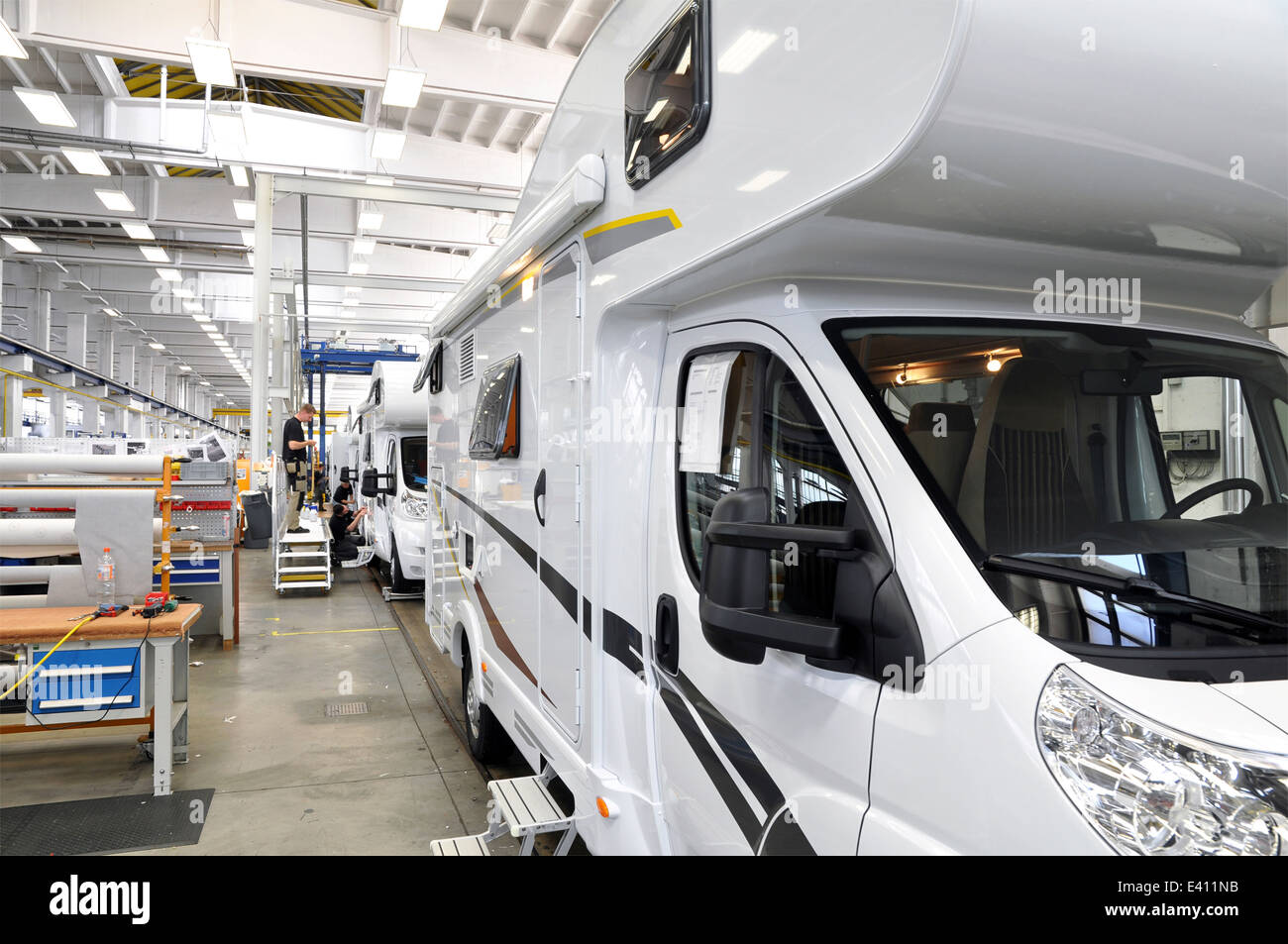 La production d'assemblage dans une usine de camping-cars Banque D'Images