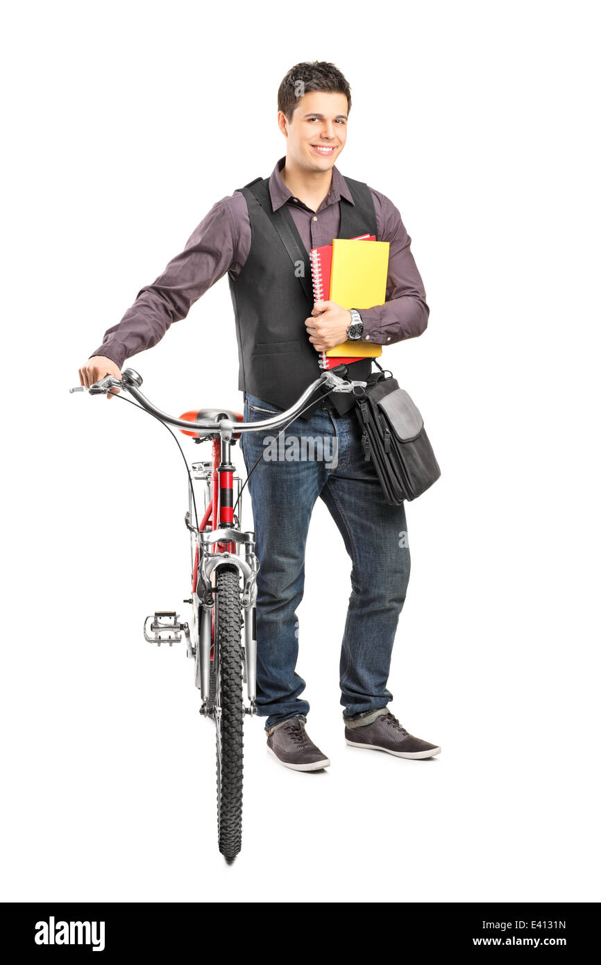 Portrait d'un homme student holding books et en poussant un vélo Banque D'Images