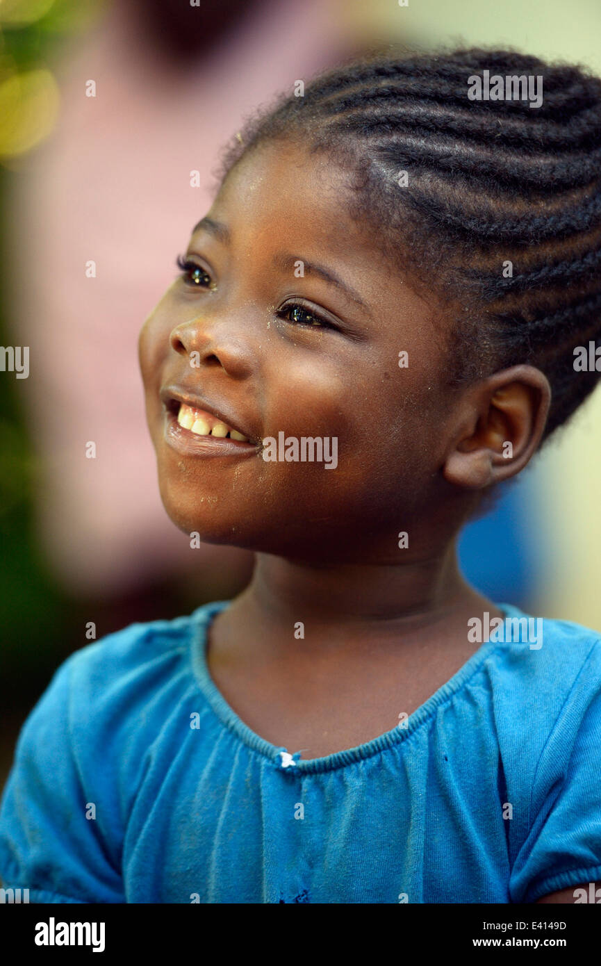 Antilles, Haïti, Léogâne, Tchawa, portrait of happy girl Banque D'Images