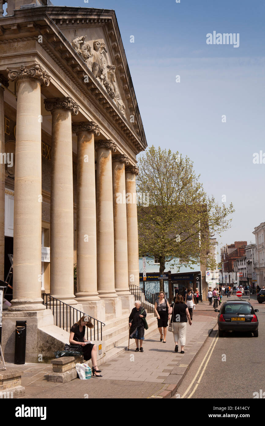Royaume-uni l'Angleterre, dans le Suffolk, Bury St Edmunds, Cornhill, Corn Exchange, maintenant Wetherspoon's pub Banque D'Images