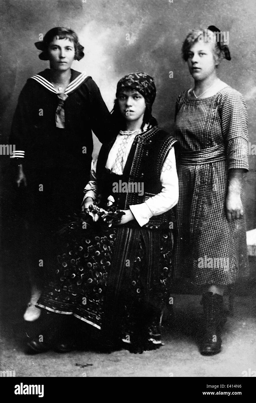 L'Allemagne, la photographie historique de trois femmes de mascarade début de 20e siècle Banque D'Images