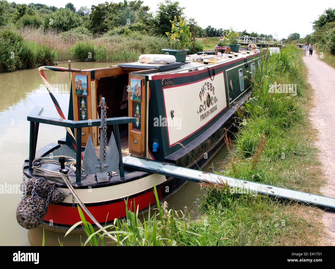 Passerelle sur un bateau le long du canal Kennet and Avon Canal, Devizes, Wiltshire, Royaume-Uni Banque D'Images