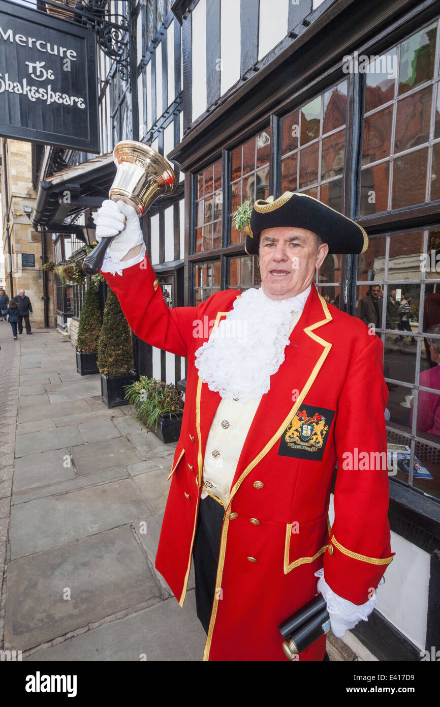 L'Angleterre, dans le Warwickshire, Stratford-upon-Avon, crieur public Banque D'Images