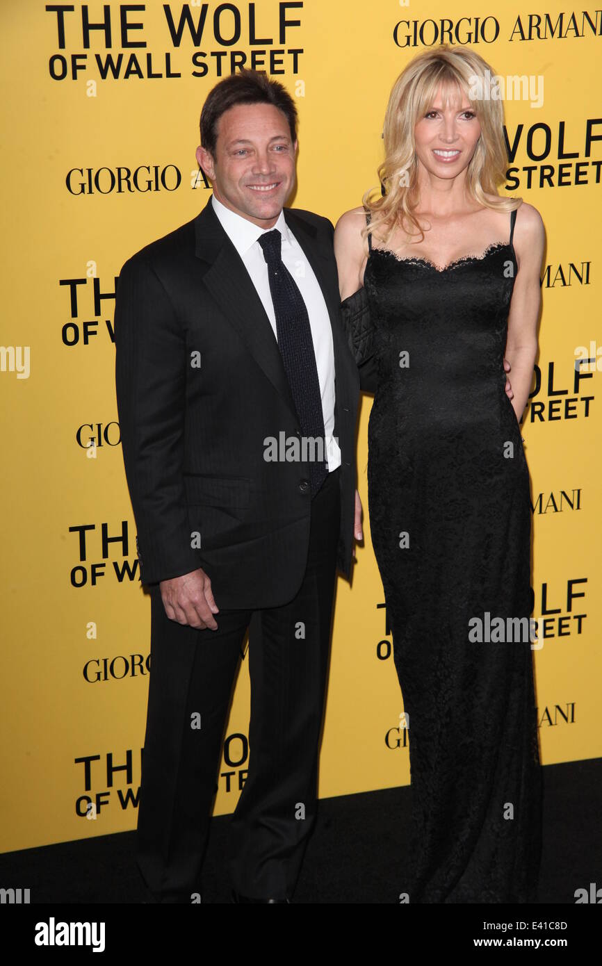 Giorgio Armani et Paamount photos présente la première nous du loup de Wall  Street au Ziegfeld Theatre comprend : Jordan Belfort où : NYC, New York,  United States Quand : 18 déc 2013 Photo Stock - Alamy