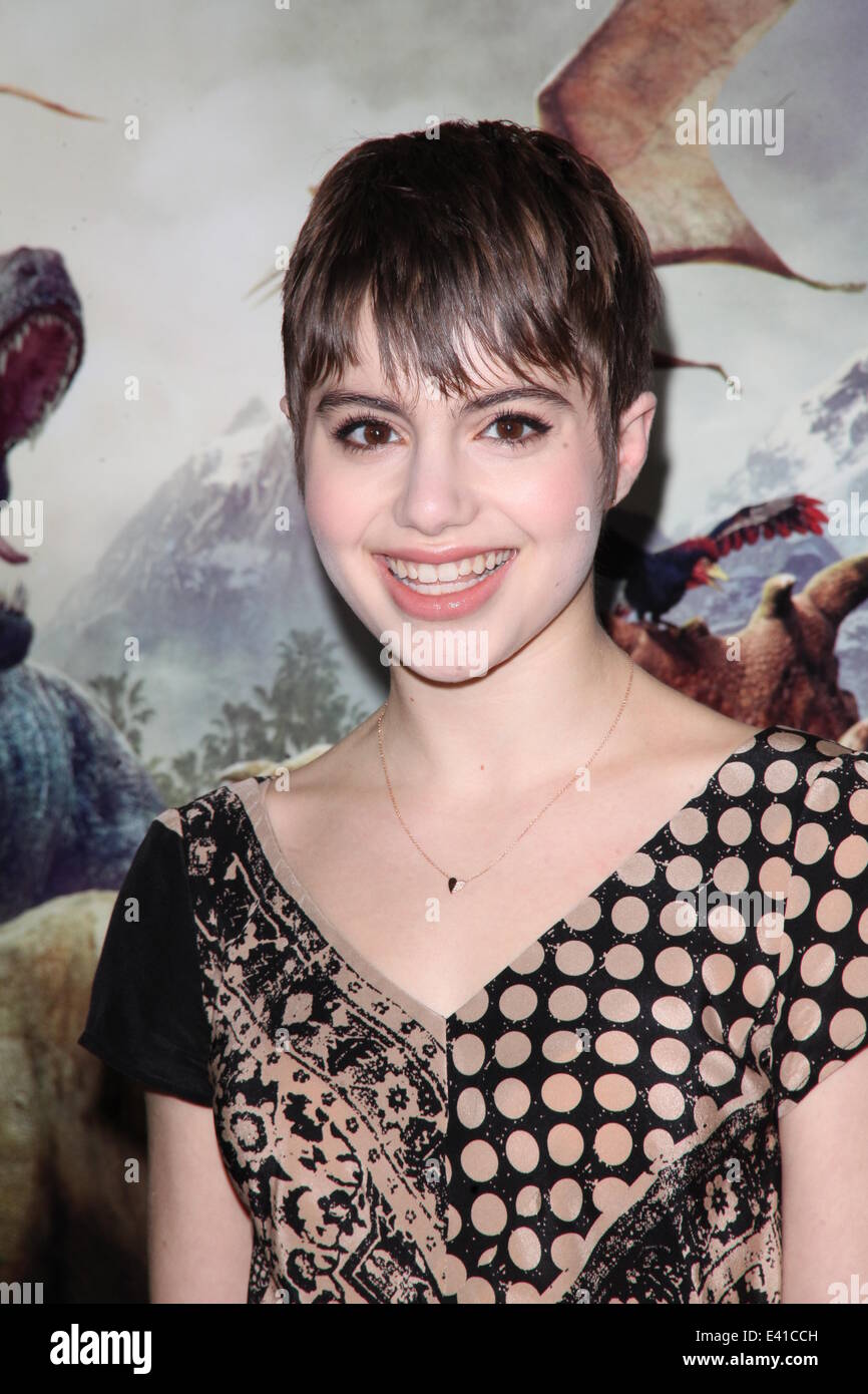 Walking with Dinosaurs Premiere au cinéma 1,2,3, 1001 3rd Ave avec : Sami Gayle Où : NYC, New York, United States Quand : 16 déc 2013 Banque D'Images