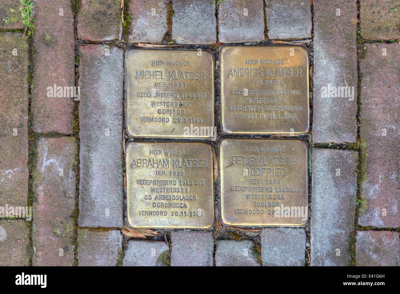 Stolpersteinen à la maison juive dans la rue arrière 213 à Hattem, Pays-Bas Banque D'Images