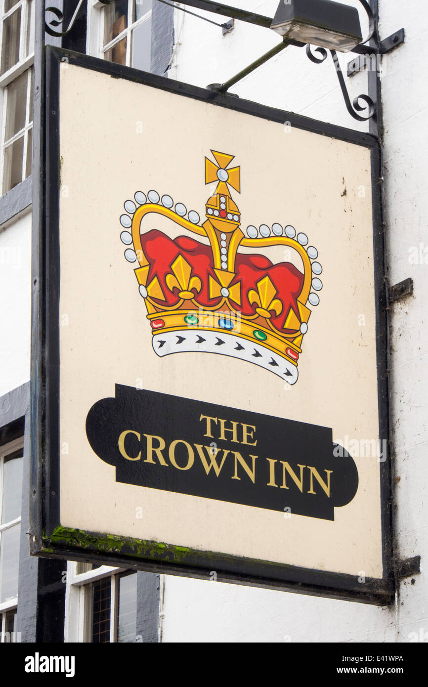 Le Crown Inn dans Kirkoswold dans l'Eden Valley, Cumbria, Royaume-Uni. Banque D'Images
