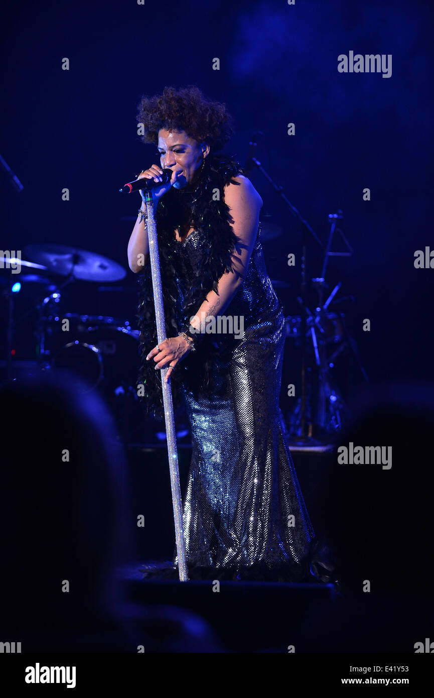 Macy Gray effectue lors de son 14e anniversaire - "sur la façon dont la vie est' au Casino Miami Jai Alai En vedette : Macy Gray Où : Miami, Florida, United States Quand : 31 déc 2013 Banque D'Images