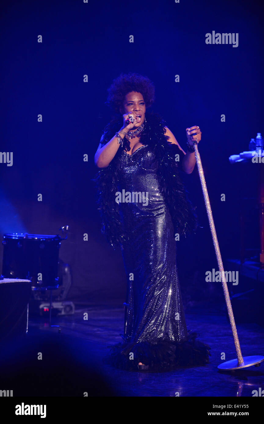 Macy Gray effectue lors de son 14e anniversaire - "sur la façon dont la vie est' au Casino Miami Jai Alai En vedette : Macy Gray Où : Miami, Florida, United States Quand : 31 déc 2013 Banque D'Images