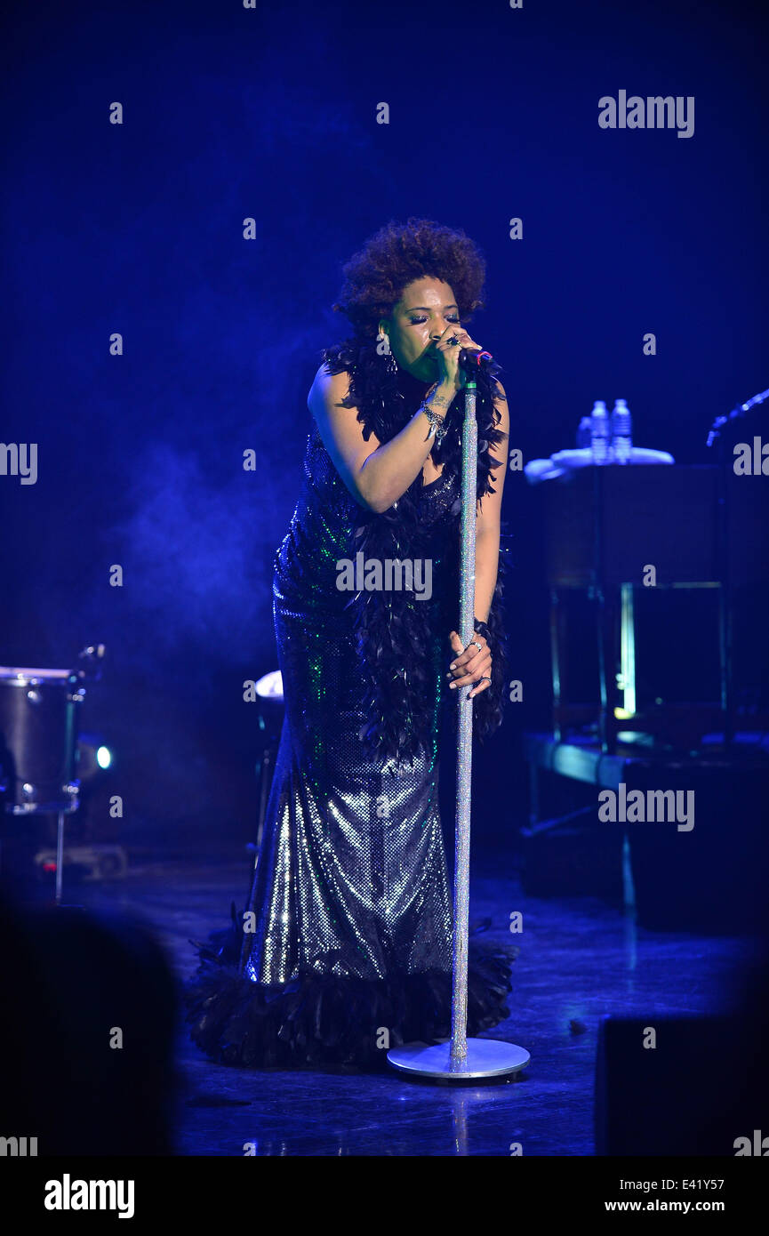 Macy Gray effectue lors de son 14e anniversaire - "sur la façon dont la vie est' au Casino Miami Jai Alai En vedette : Macy Gray Où : Miami, Florida, United States Quand : 31 déc 2013 Banque D'Images