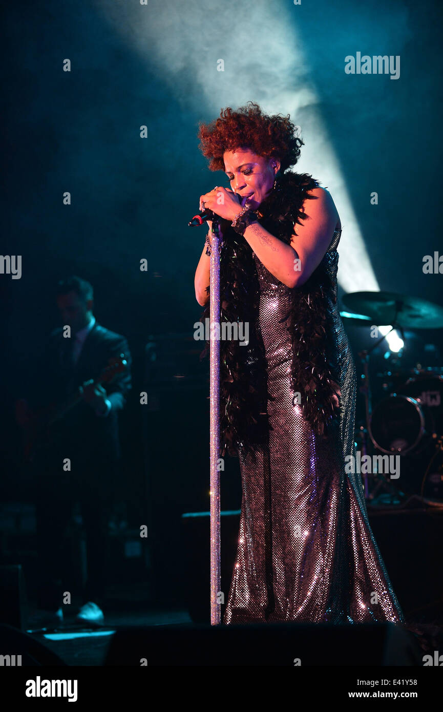 Macy Gray effectue lors de son 14e anniversaire - "sur la façon dont la vie est' au Casino Miami Jai Alai En vedette : Macy Gray Où : Miami, Florida, United States Quand : 31 déc 2013 Banque D'Images