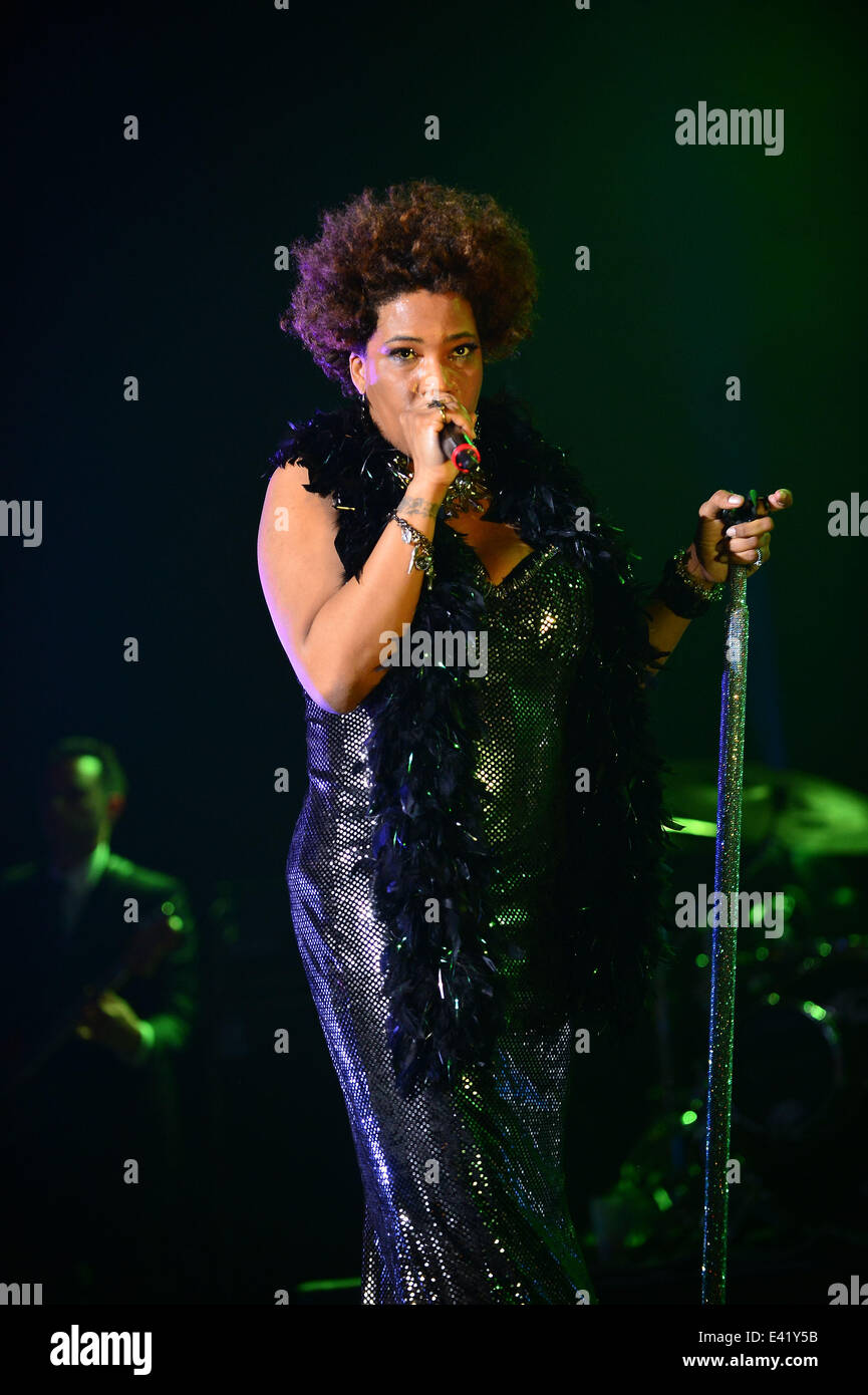 Macy Gray effectue lors de son 14e anniversaire - "sur la façon dont la vie est' au Casino Miami Jai Alai En vedette : Macy Gray Où : Miami, Florida, United States Quand : 31 déc 2013 Banque D'Images