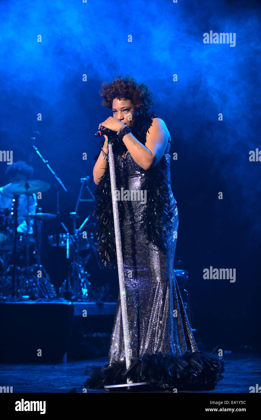 Macy Gray effectue lors de son 14e anniversaire - "sur la façon dont la vie est' au Casino Miami Jai Alai En vedette : Macy Gray Où : Miami, Florida, United States Quand : 31 déc 2013 Banque D'Images