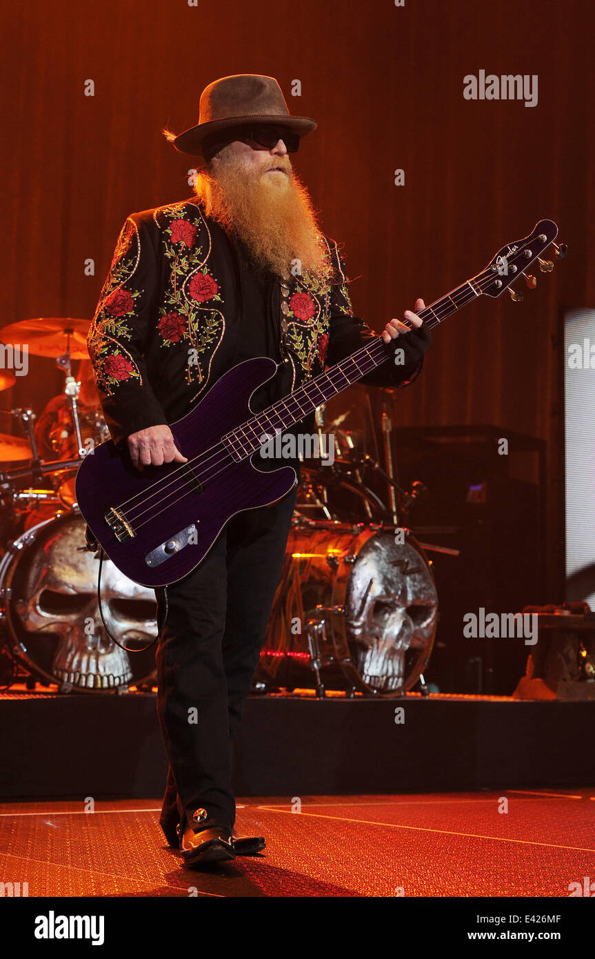 Dusty Hill, Frank Beard et Billy Gibbons de ZZ Top effectuer au Hard Rock Live ! Dans le Seminole Hard Rock Hotel & Casino comprend : Dusty Hill où : Hollywood, Florida, United States Quand : 07 Jan 2014 Banque D'Images