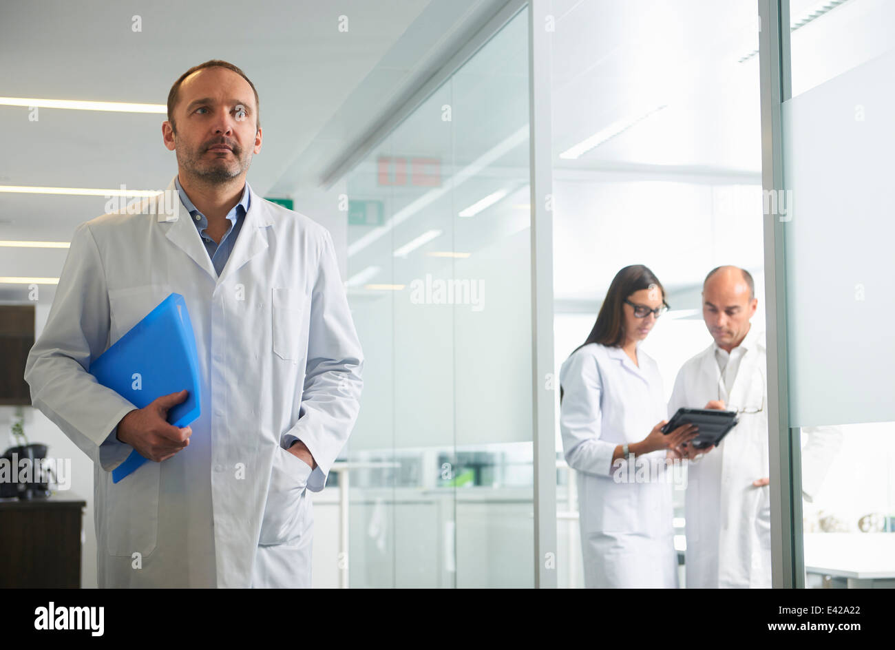 Les médecins au travail in office Banque D'Images