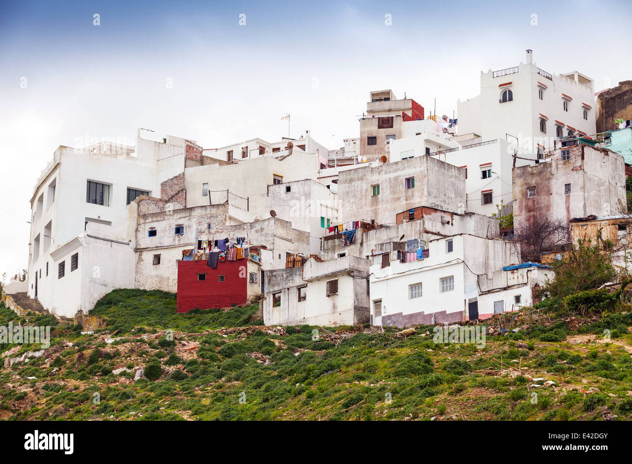 Tanger, Maroc. Old white vivant dans des maisons Medina Banque D'Images