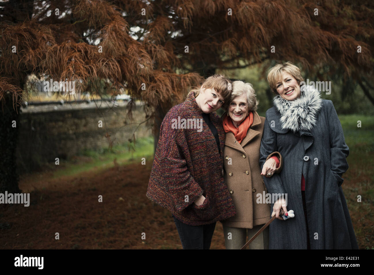 Portrait of senior woman, fille et petite-fille Banque D'Images