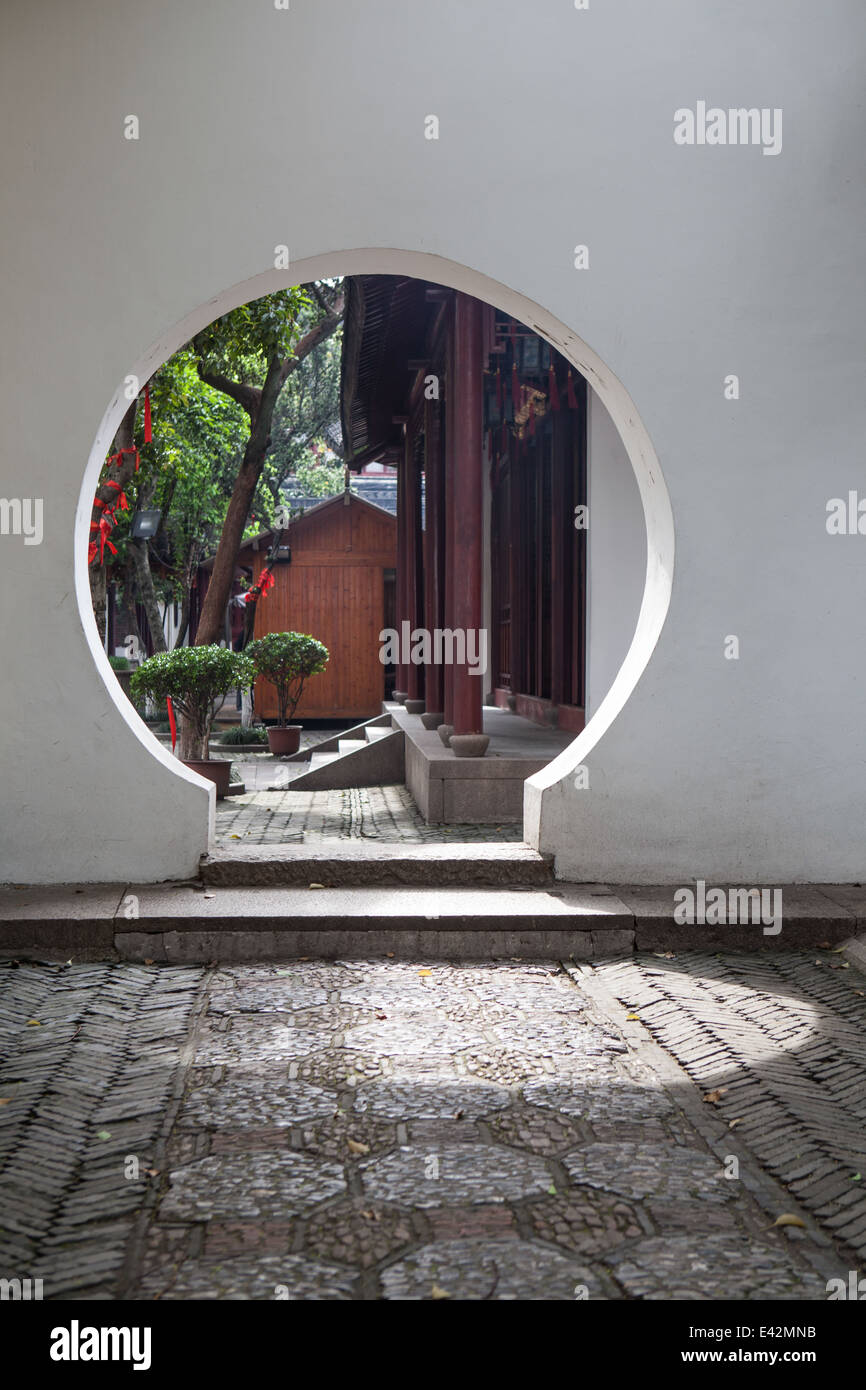 Entrée circulaire, le jardin de Suzhou, Province de Jiangsu, Chine Banque D'Images