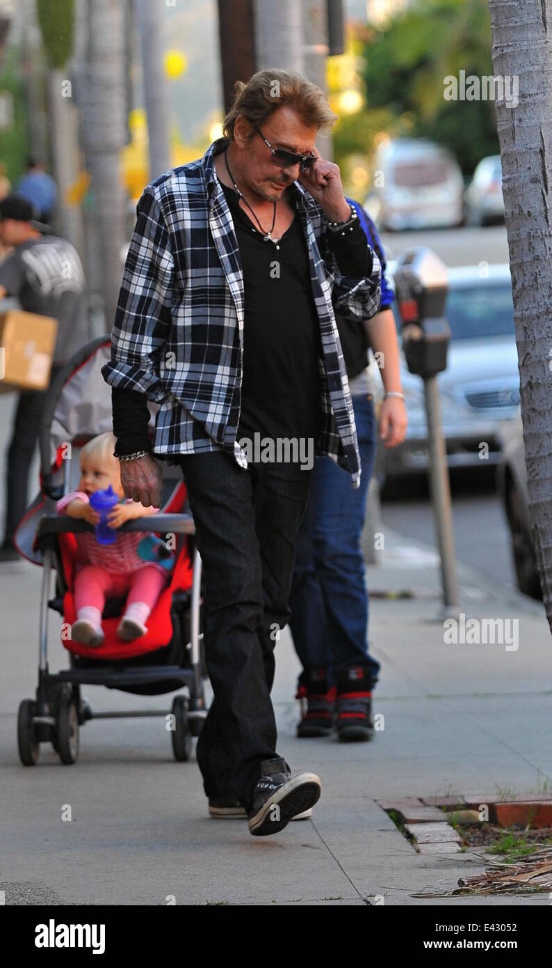 Johnny Hallyday Et Laeticia Hallyday Shopping Avec Ses Filles Jade Et Joy Comprend Laeticia Hallyday Jade Hallyday Joy Hallyday Ou Brentwood California United States Quand 13 Jan 14 Photo Stock Alamy