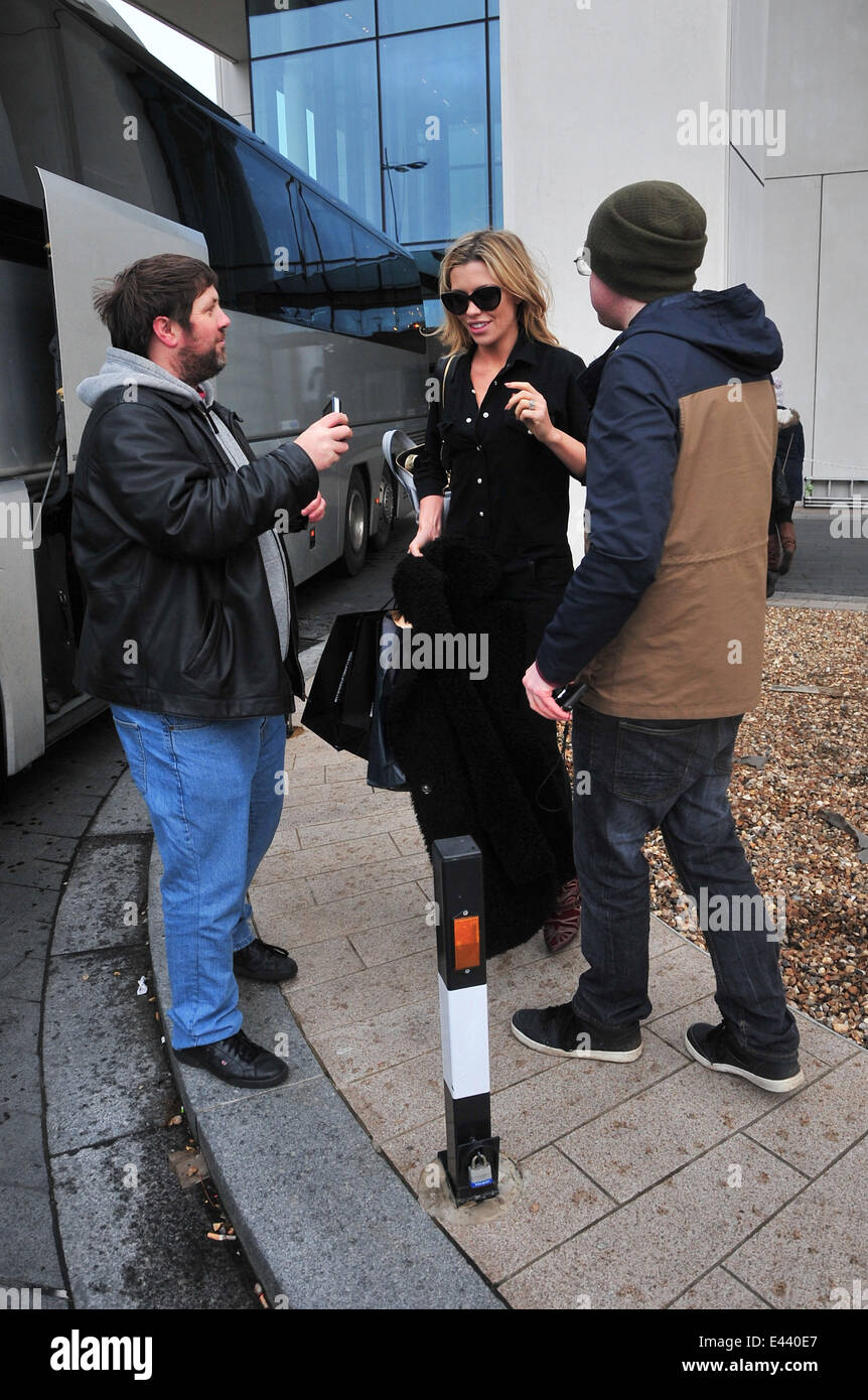 La Strictly Come Dancing tour arrive à Liverpool.concurrents étaient vu quitter hotel à Liverpool à l'avance il performance à l'Echo Arena. Comprend : Abbey Clancy Où : Liverpool, Royaume-Uni Quand : 23 Jan 2014 Banque D'Images