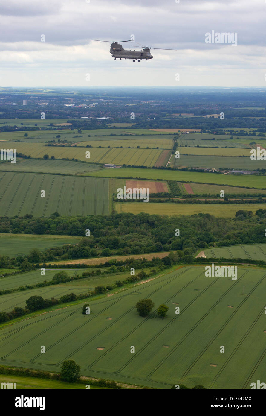 Un Chinook CH-47 marque 6 helicopter RAF MK I en vol au dessus de Hampshire Banque D'Images