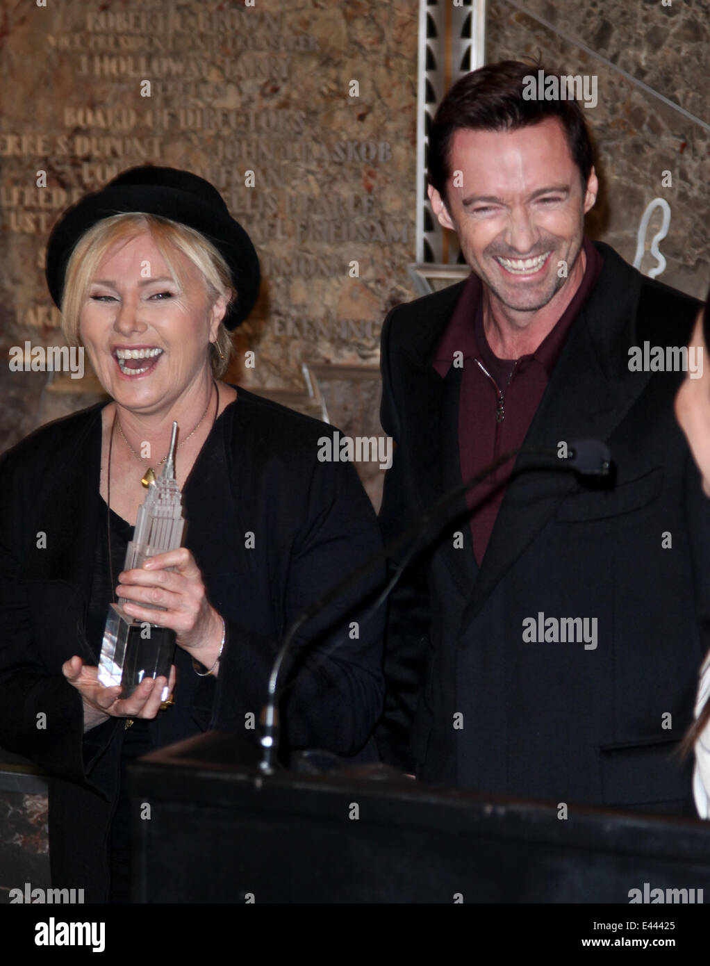 Hugh Jackman lights l'Empire State Building le vert et l'or à New York en l'honneur de l'Australie 24. Deborra-Lee Furness,avec : Hugh Jackman Où : New York, New York, United States Quand : 24 Jan 2014 Banque D'Images