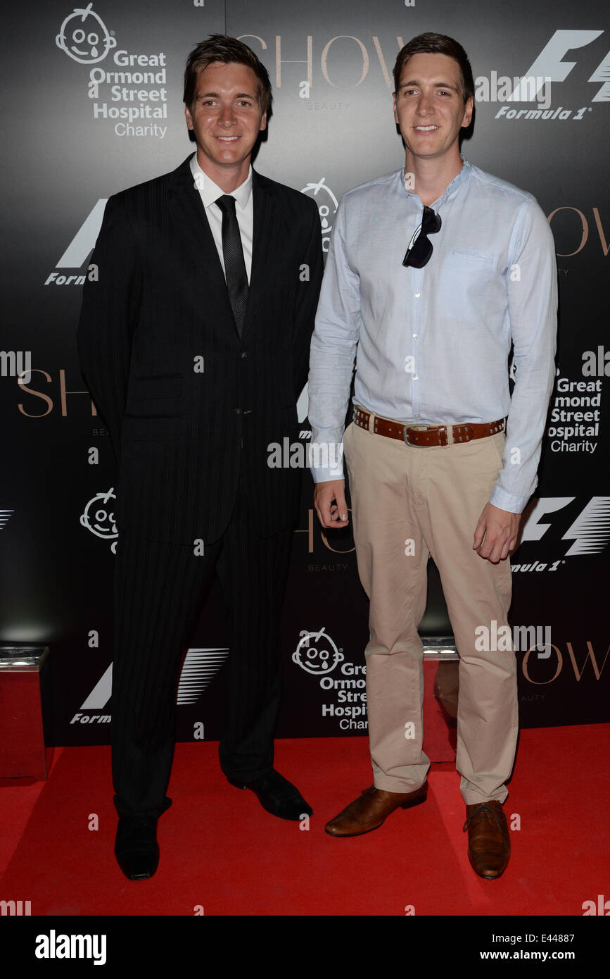 Londres, Royaume-Uni. 2 juillet 2014. Oliver Phelps ; James Phelps participe à la partie F1 de l'aide du Great Ormond Street Children's Hospital de Victoria and Albert Museum le 2 juillet 2014 à Londres, en Angleterre. Credit : Voir Li/Alamy Live News Banque D'Images