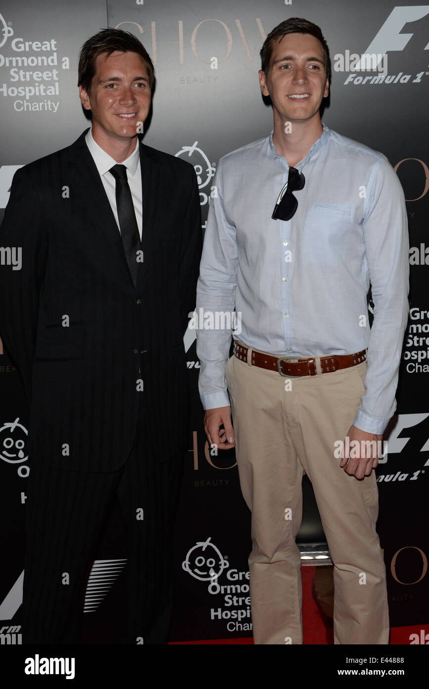 Londres, Royaume-Uni. 2 juillet 2014. Oliver Phelps ; James Phelps participe à la partie F1 de l'aide du Great Ormond Street Children's Hospital de Victoria and Albert Museum le 2 juillet 2014 à Londres, en Angleterre. Credit : Voir Li/Alamy Live News Banque D'Images