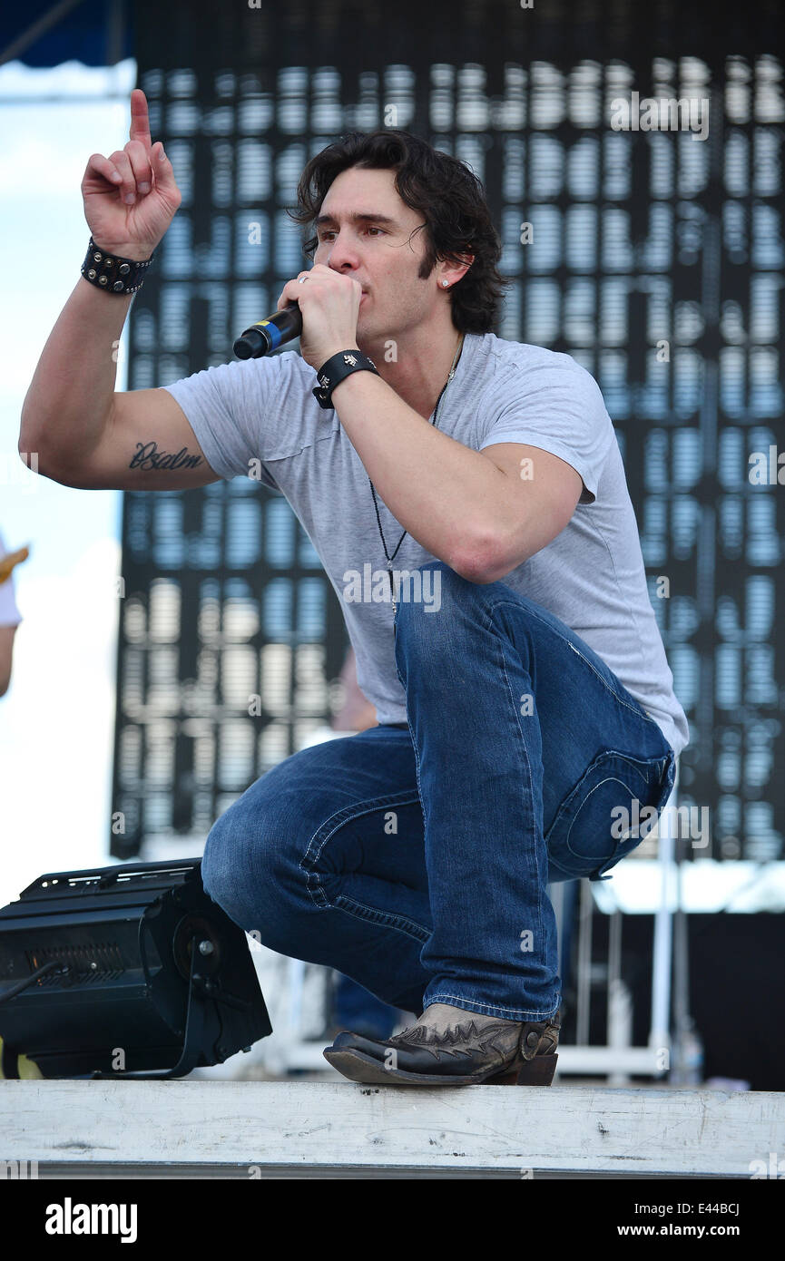 Joe Nichols en prestation au Kiss Pays Chili Cook Off à Pembroke Pines avec : Joe Nichols Où : Pembroke Pines, Florida, United States Quand : 26 Jan 2014 Banque D'Images