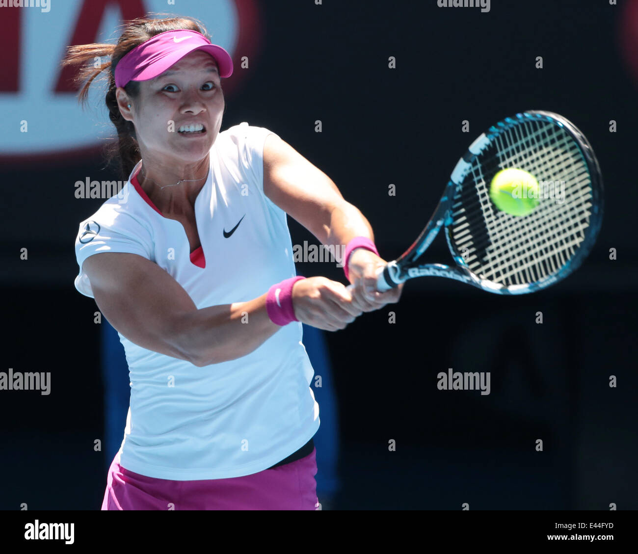 Australian Open de Tennis 2014. Melbourne. L'Australie. Jeudi 23.1.2014. Na Li (Chn) défait Eugenie BOUCHARD (Can) en deux sets. - Open d'Australie 2014 Melbourne - Rod Laver Arena - Femmes - Brésil - Australie - copyright © Damir ATP IVKA Où : MELB Banque D'Images