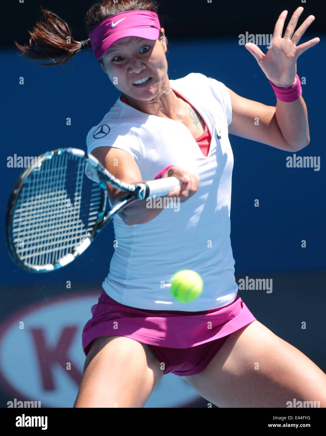 Australian Open de Tennis 2014. Melbourne. L'Australie. Jeudi 23.1.2014. Na Li (Chn) défait Eugenie BOUCHARD (Can) en deux sets. - Open d'Australie 2014 Melbourne - Rod Laver Arena - Femmes - Brésil - Australie - copyright © Damir ATP IVKA Où : MELB Banque D'Images