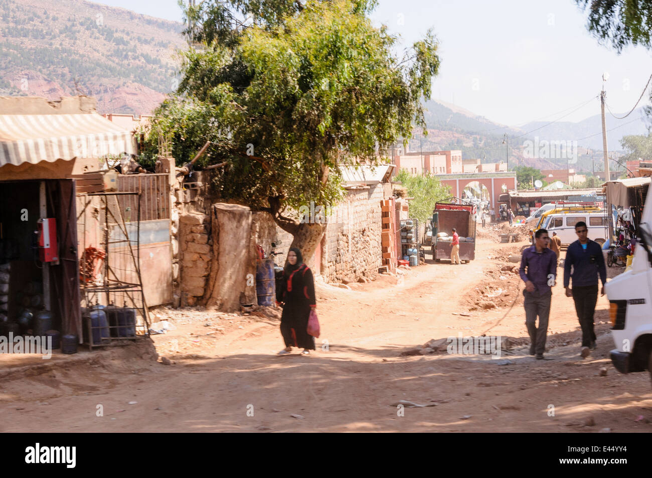 Paysage panoramique avec un typique village berbère, à l'Atlas, Maroc Banque D'Images