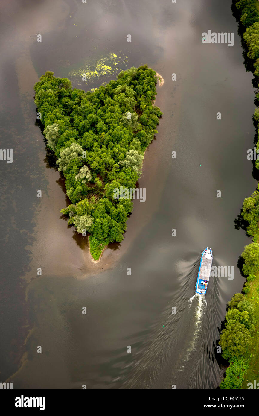 Vue aérienne, petite île en forme de cœur où la rivière Ruhr rejoint le réservoir Kemnade, navire à passagers avec chwalbe «', Witten Banque D'Images