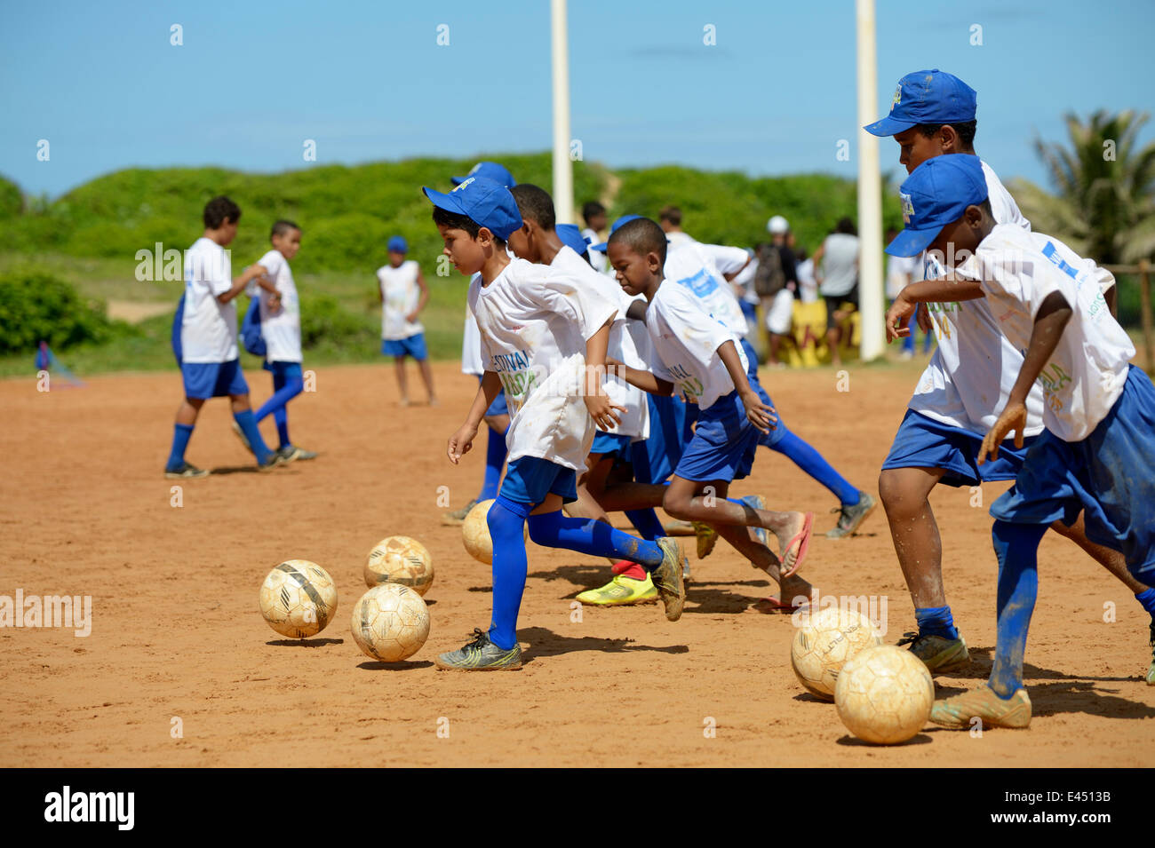 La formation, l'événement de soccer pour les enfants et les jeunes des quartiers pauvres, Festival da Bola, projet social de la Deutsche Banque D'Images