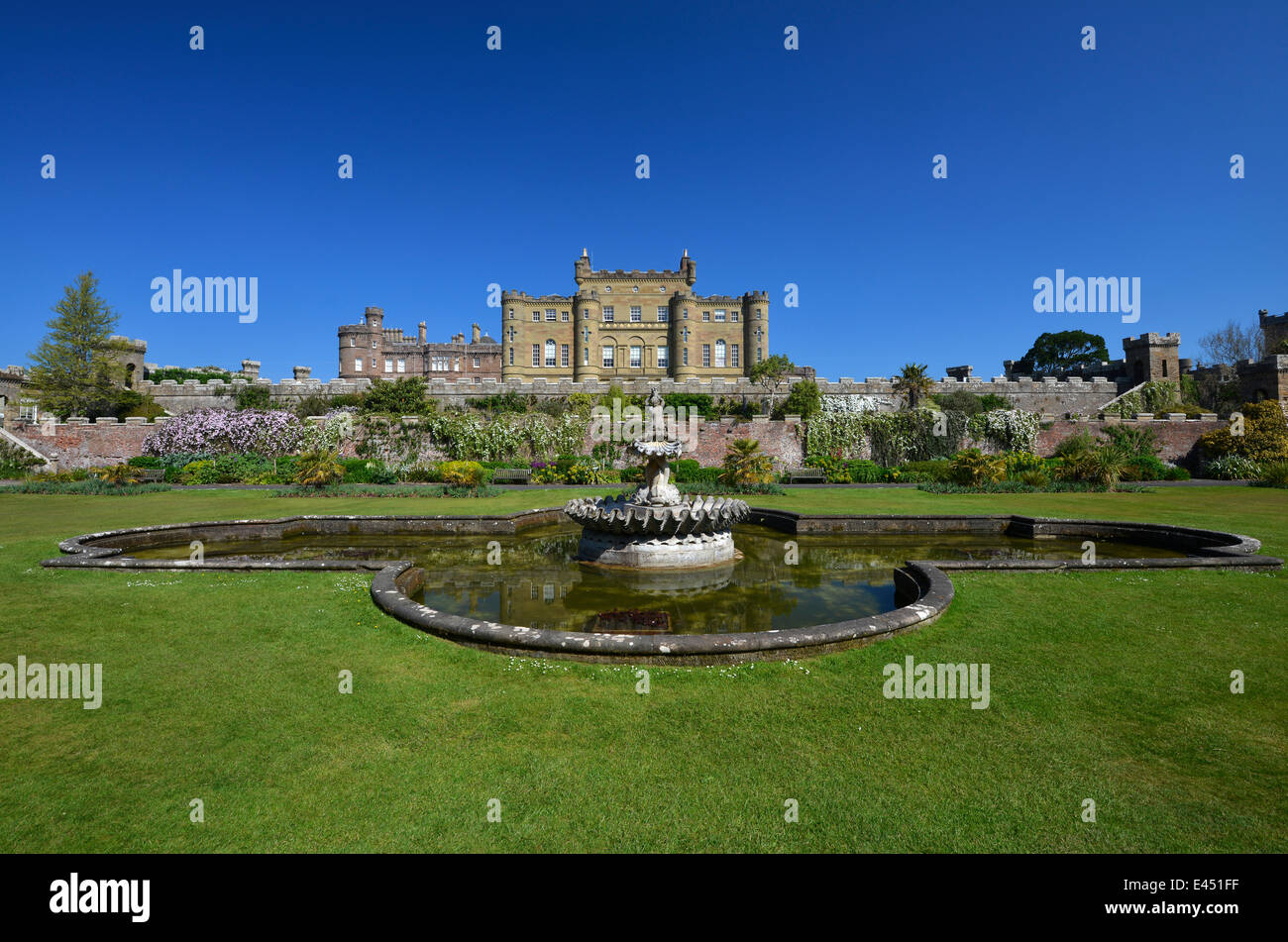 Fontaine dans le parc du Château de Culzean, South Ayrshire, Ecosse, Royaume-Uni Banque D'Images