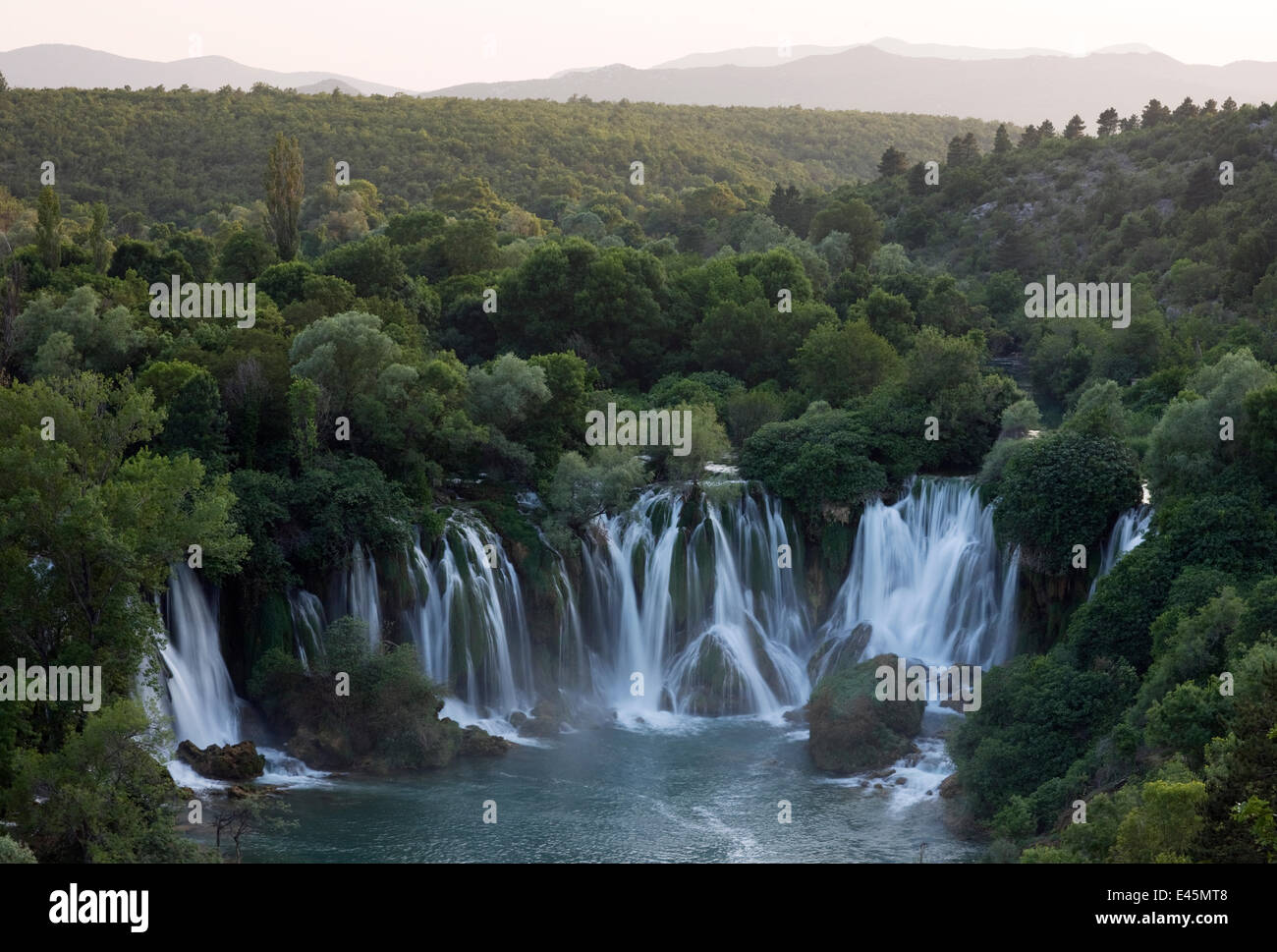 Les chutes de Kravice le long de la rivière Trebizat River, Bosnie-Herzégovine, mai 2009 Banque D'Images