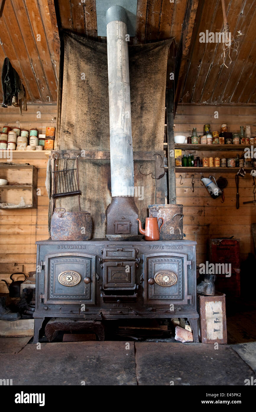 Cuisinière dans la hutte Nimrod de Shackleton, figé dans le temps à partir de l'expédition Antarctique britannique, 1907 cap Royds, McMurdo, en Antarctique, Novembre 2008 Banque D'Images