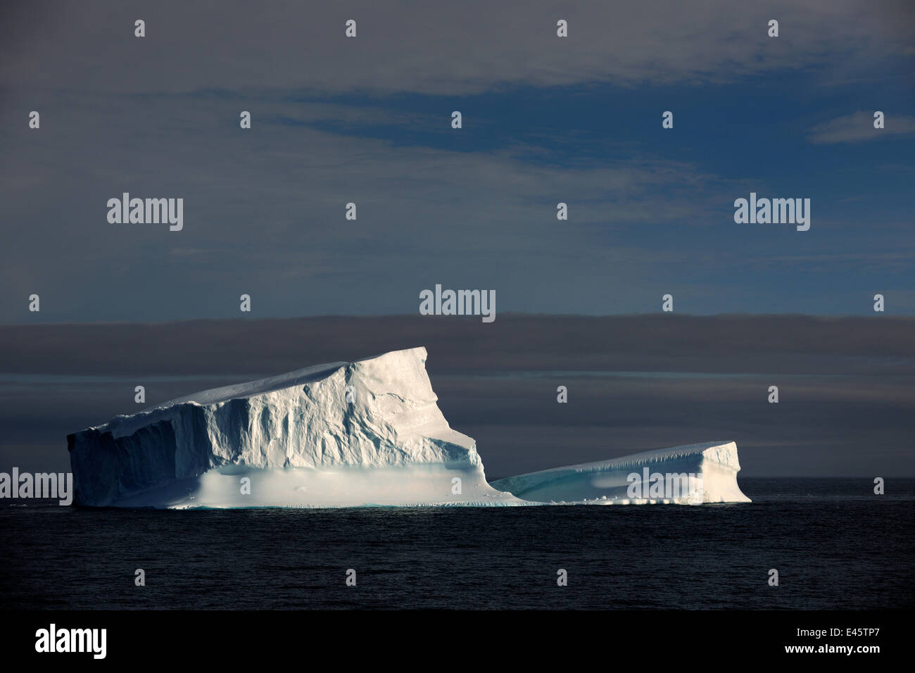 Iceberg dans le détroit de Davis au large de l'île de Baffin, Nunavut, Canada, août 2010 Banque D'Images