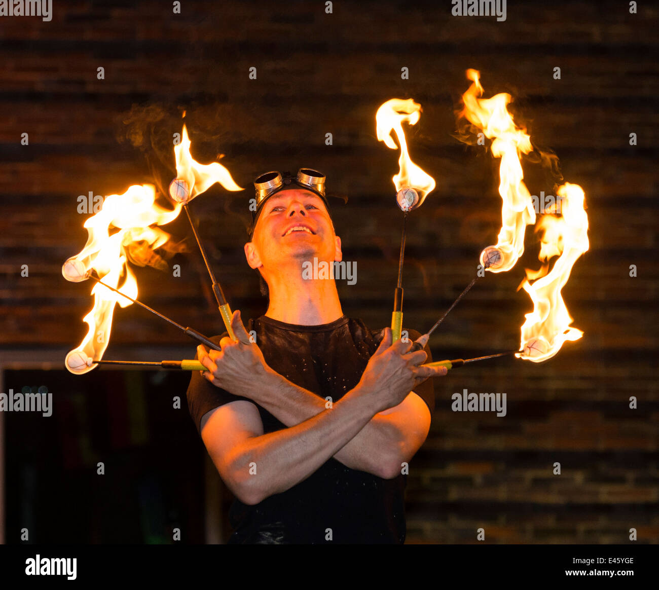 'Der Feuermann' montre sa performance à 'Extraschicht" - la nuit de la culture industrielle annuelle dans la région de la Ruhr en Allemagne de l'ouest Banque D'Images