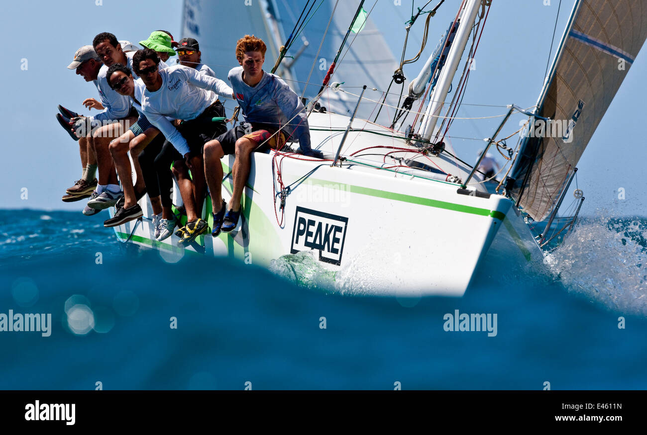 La randonnée de l'équipage à bord de yacht durant le Festival à la Grenade, dans les Caraïbes, en janvier 2010. Banque D'Images