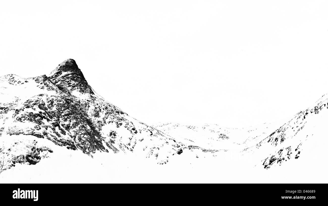 Montagnes couvertes de neige dans Krokelvdalen. Senja, Norvège, mars 2011. Banque D'Images