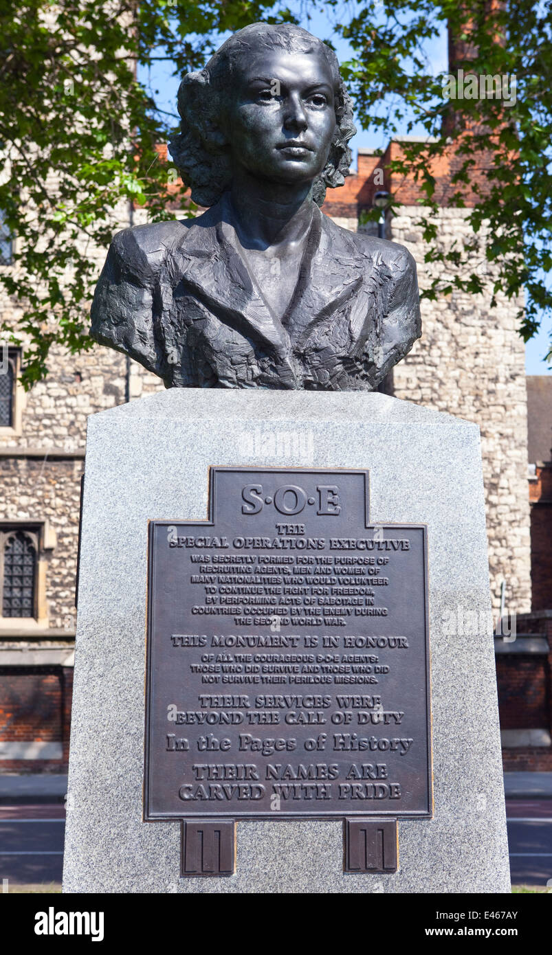 Un mémorial à ceux qui ont servi dans le Special Operations Executive PENDANT LA SECONDE GUERRE MONDIALE, situé le long de l'Albert Embankment à Londres. Banque D'Images